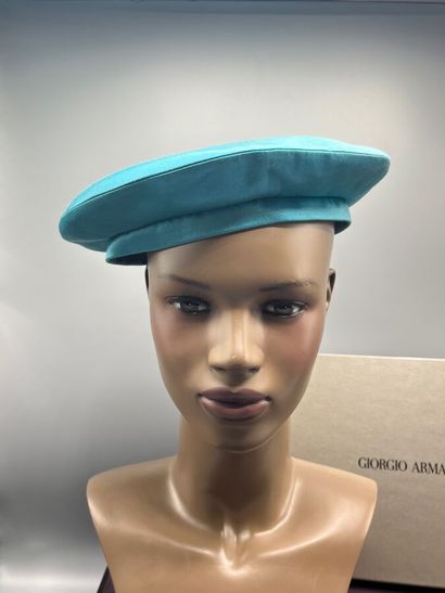 GIORGIO ARMANI - vers 2010 - Lot de 2 chapeaux.

Modèle...