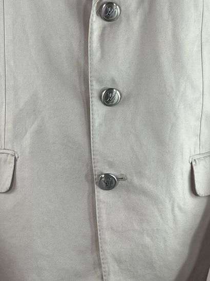 LOUIS VUITTON - veste

Le modèle est taillé...