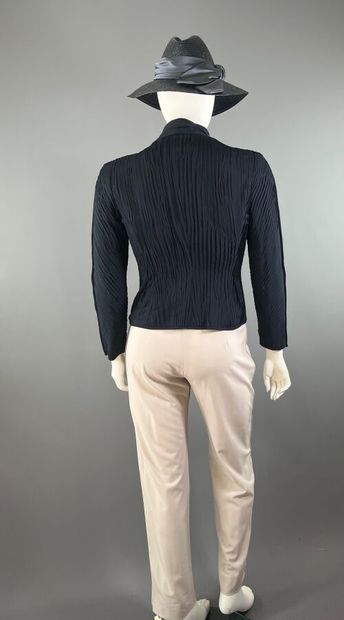 GIORGIO ARMANI - Veste et pantalon.

Modèle...