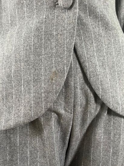 GIORGIO ARMANI - Tailleur pantalon.

L'ensemble...