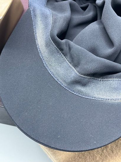 GIORGIO ARMANI - Lot de 4 chapeaux des années...