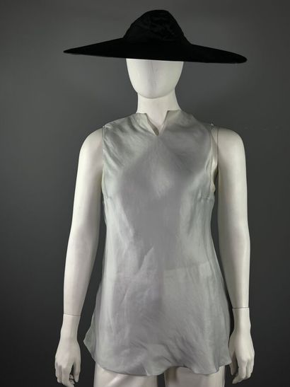 GIORGIO ARMANI - Lot comprenant un tailleur...