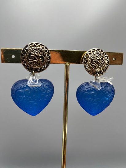 Lot de 5 boucles d'oreilles clips dont :

-Modèle...