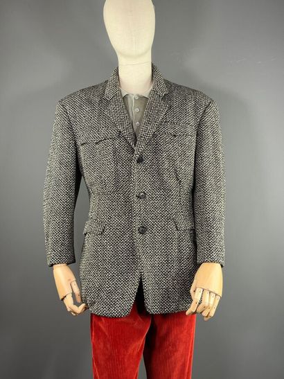 YOHJI YAMAMOTO - Veste pour homme.

Le modèle...