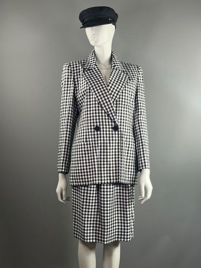 JEAN LOUIS SCHERRER Boutique - Tailleur jupe.

Le...