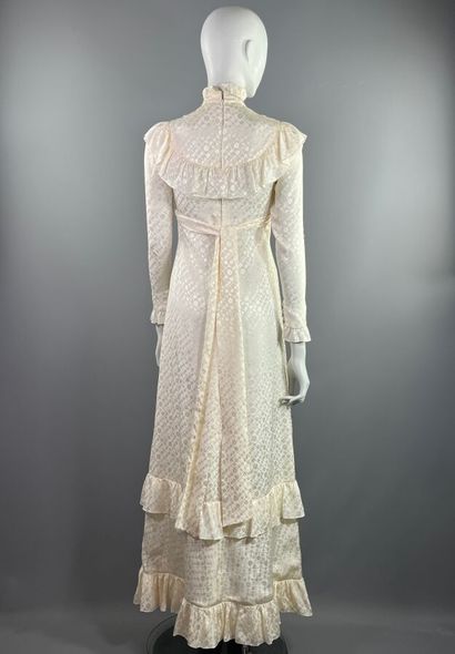 GUIBERT ET CHARDIN - Evening dress - 1970s.

Cut...