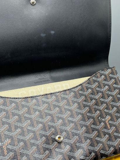 GOYARD - Pochette MONTE CARLO - 2008

Le...