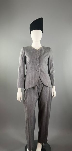 GIORGIO ARMANI - Tailleur pantalon.

L'ensemble...