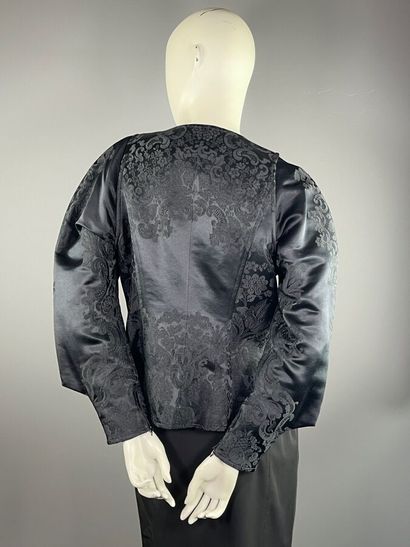 CHRISTIAN LACROIX - Veste.

Le modèle est...