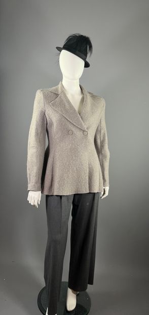 GIORGIO ARMANI - Veste et pantalon.

Le modèle...