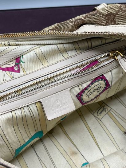 GUCCI - GG supreme bit canvas handbag.

Made...