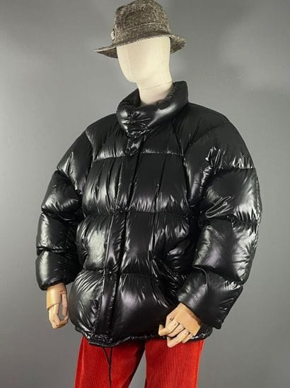MONCLER - Doudoune.

Le modèle est taillé...