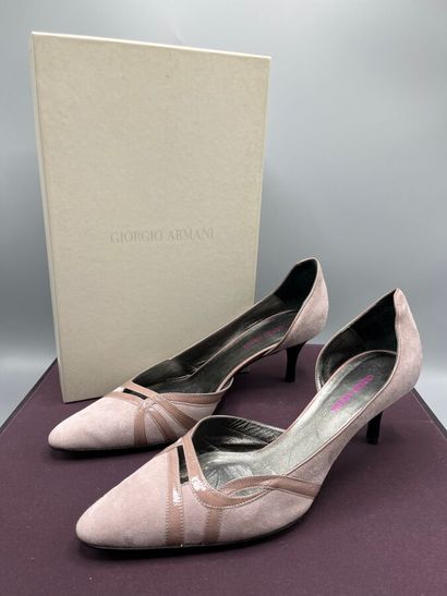 GIORGIO ARMANI - Collection 2004 - Escarpins.

Modèle...