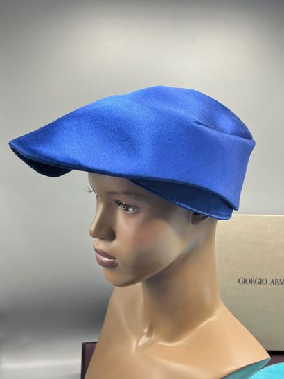 GIORGIO ARMANI - vers 2010 - Lot de 2 chapeaux.

Modèle...