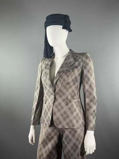 GIORGIO ARMANI - Tailleur pantalon. 

L'ensemble...