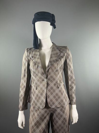 GIORGIO ARMANI - Tailleur pantalon. 

L'ensemble...