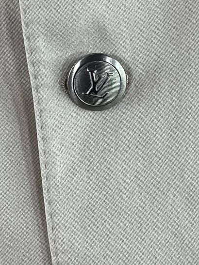 LOUIS VUITTON - veste

Le modèle est taillé...