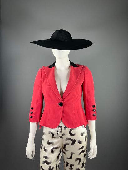 GIORGIO ARMANI - Veste et pantalon.

Le modèle...
