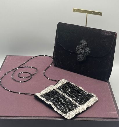 CHRISTIAN DIOR / GIORGIO ARMANI - Deux pochettes.

Sac...