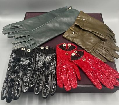 GIORGIO ARMANI - Lot de 4 paires de gants.

Gants...