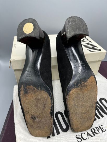 MOSCHINO - Escarpins - Années 90.

Modèle...