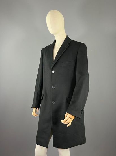 VALENTINO - Manteau ligne homme

Modèle taillé...