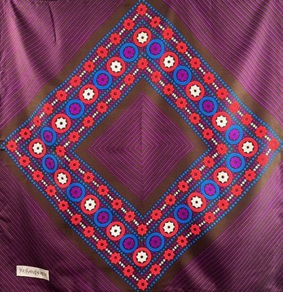 YVES SAINT LAURENT - Silk square.

Geometric...