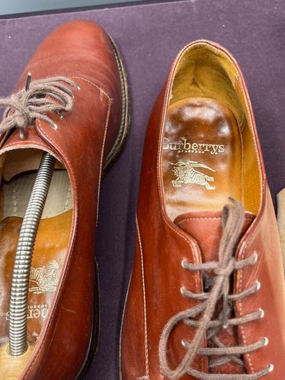 BURBERRYS' - Chaussures derby.

Le modèle...