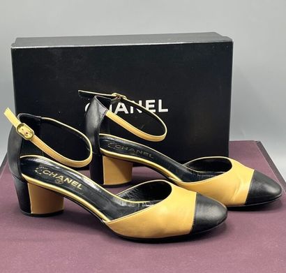 CHANEL - Escarpins ouverts - Taille 39

Le...