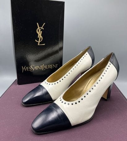 YVES SAINT LAURENT - Court shoes. 1990s.

Two-tone...
