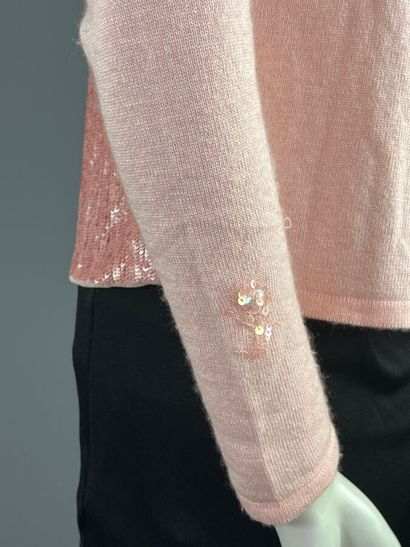 BLUMARINE - Gilet rose.

Le modèle est taillé...