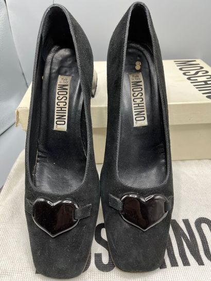 MOSCHINO - Escarpins - Années 90.

Modèle...