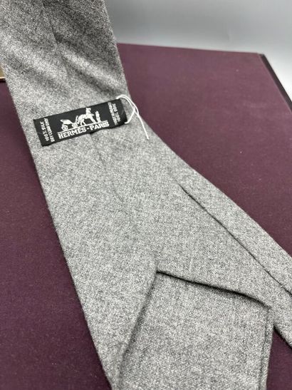 HERMÈS Paris - Cravate.

Le modèle est taillé...