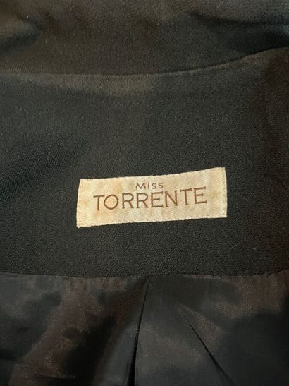 Miss TORRENTE - Jacket

Cut from midnight-blue...