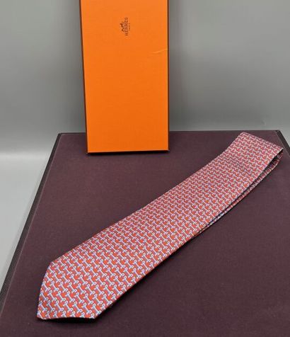 HERMÈS Paris - Cravate.

Le modèle est taillé...
