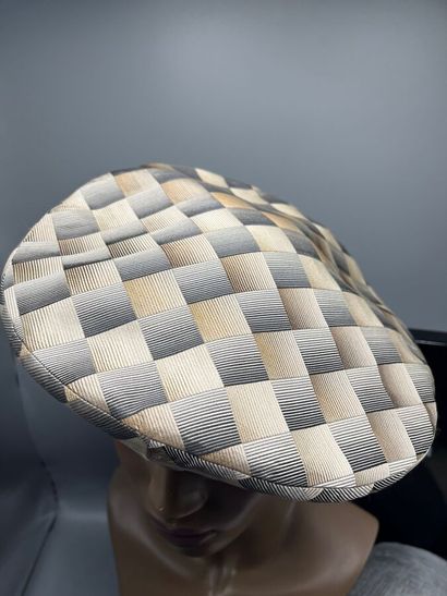 GIORGIO ARMANI - Lot de 4 chapeaux dont collection...