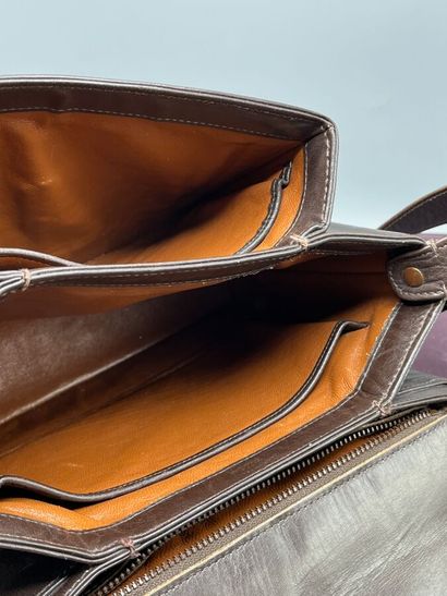 GUCCI - années 70 - Handbag.

Brown leather....