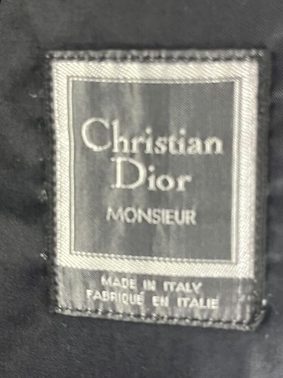 CHRISTIAN DIOR homme - Sur veste

Le modèle...