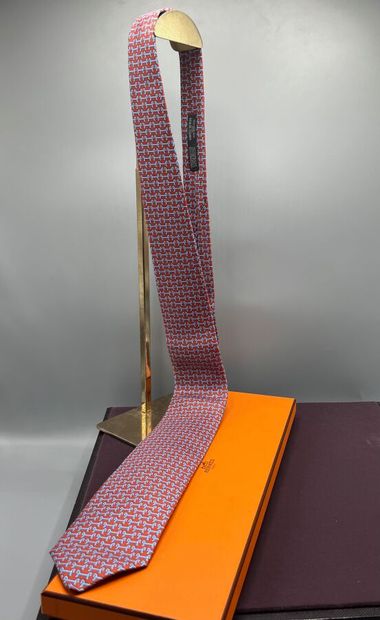 HERMÈS Paris - Cravate.

Le modèle est taillé...