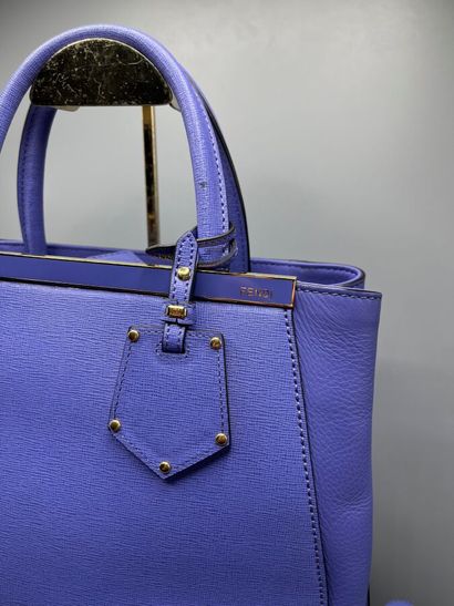 FENDI - 2 DAYS handbag.

Model here in lilac-purple...