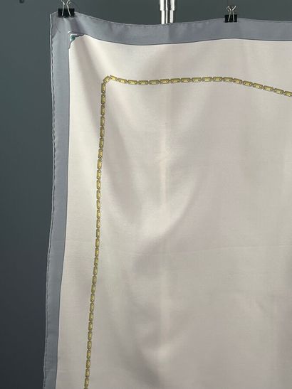 MUST by CARTIER - Silk square.

Gold mesh...