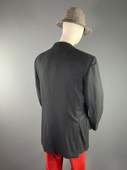 CHRISTIAN DIOR homme - Veste

Le modèle est...
