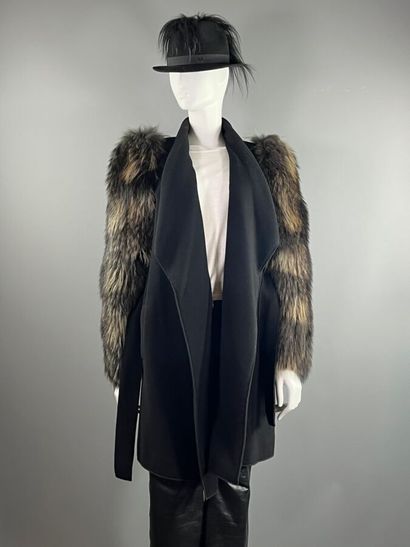 EMILIO PUCCI - Coat - 38
This model is cut...