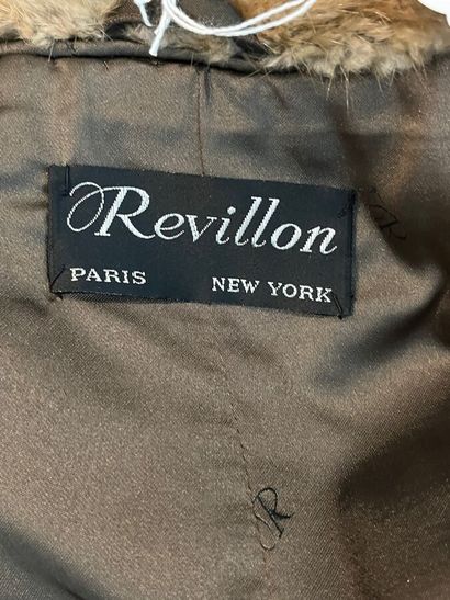 REVILLON - Fur coat.

Long raglan sleeves...