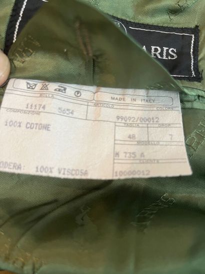 ARNYS - Veste de costume.

Le modèle est...
