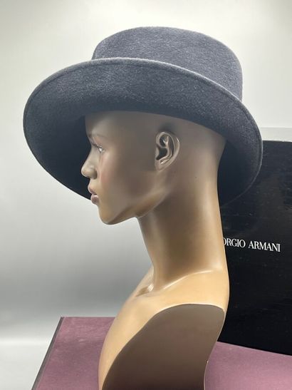 GIORGIO ARMANI par Philip Treacy - Collection...