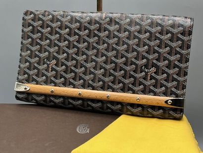 GOYARD - Pochette MONTE CARLO - 2008

Le...