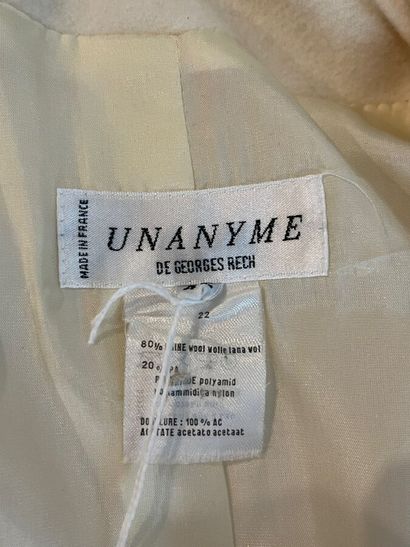 GEORGES RECH Unanyme - Manteau.

Le modèle...