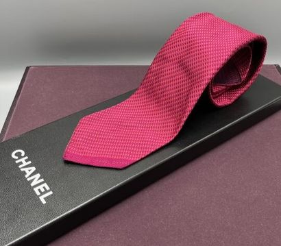 CHANEL - Cravate.

Modèle réalisé en soie...
