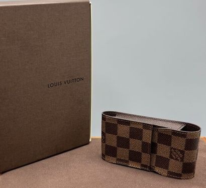 LOUIS VUITTON - Étui à cigarettes.

Le modèle...